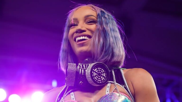 01-mercedes-mone-in-ring.jpg