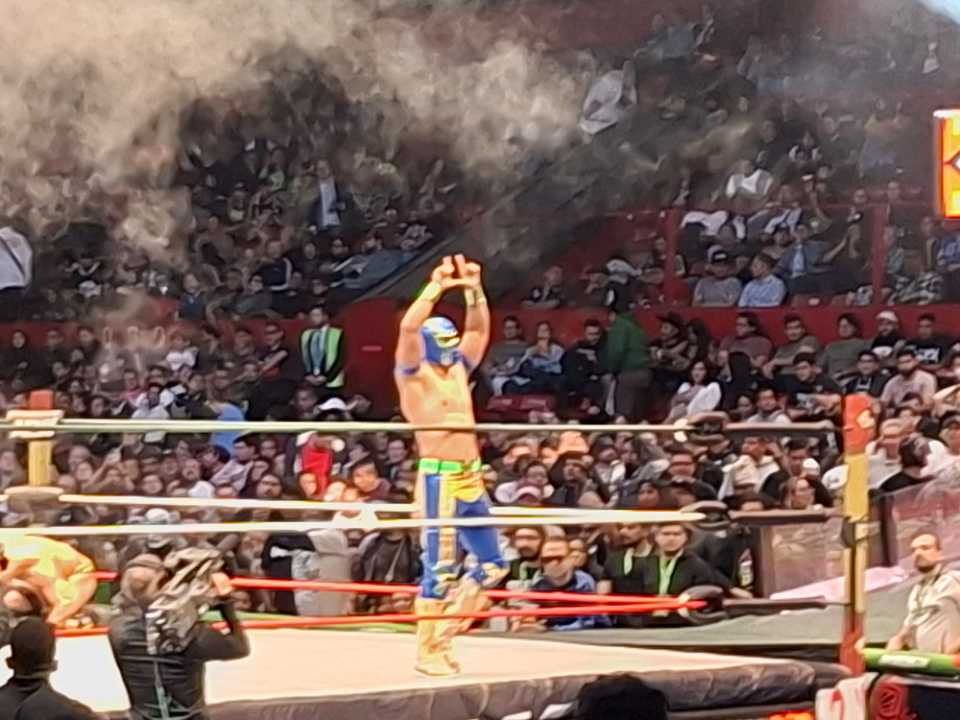 Hologram-ganador-en-la-Arena-Mexico-en-el-especial-de-AEW-Dynamite-denominado-AEW-Grand-Slam-Mexico.jpeg