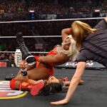 Jey-Uso-y-Roxanne-Perez-en-WWE-RAW-23-de-junio-2025.jpg