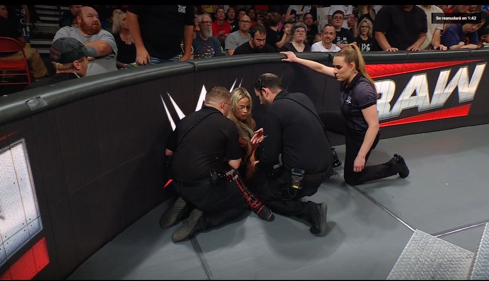 Liv-Morgan-se-disloco-un-hombro-en-Raw-16-de-junio-de-2025-WWE.jpg