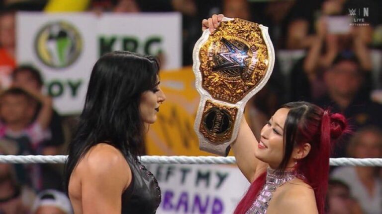 Rhea-Ripley-e-Iyo-Sky-WWE-RAW-30-de-junio-2025.jpg