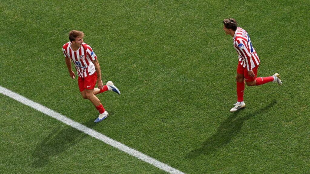barrios-celebra-su-primer-gol-con-giuliano.jpg
