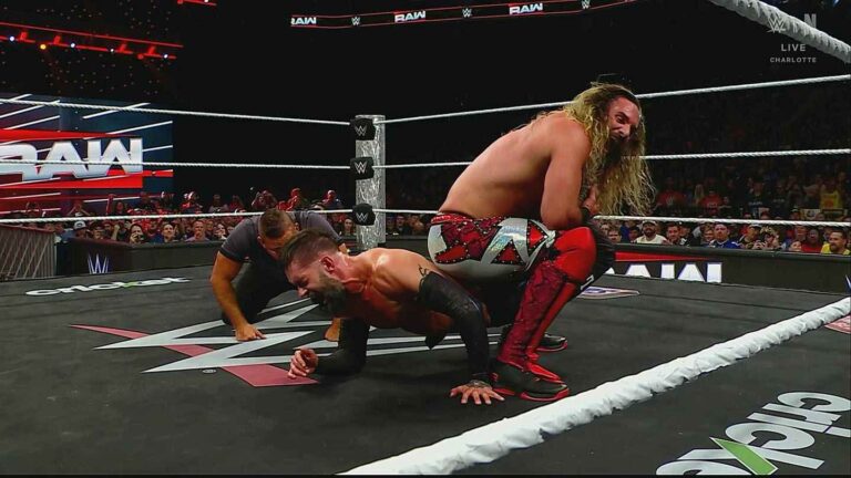 rollins-balor_11zon.jpg
