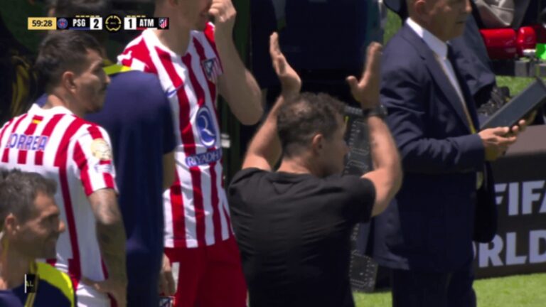 simeone-aplaude-tras-el-gol-anulado-a-julian.jpg