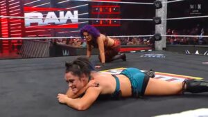 Bayley-y-Lyra-Valkyria-en-WWE-RAW-14-de-julio-2025.jpg