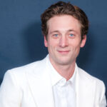Jeremy-Allen-White-DESTACADA-SUPER-LUCHAS.jpg