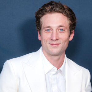 Jeremy-Allen-White-DESTACADA-SUPER-LUCHAS.jpg