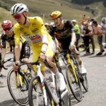 pogacar-en-primer-plano-con-vingegaard-a-la-derecha.-efe.jpg