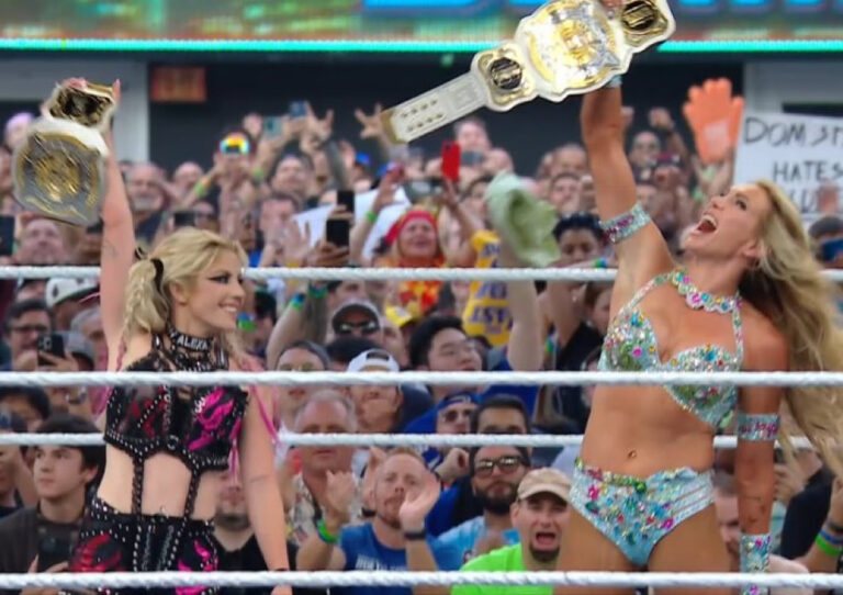 Alexa-Bliss-y-Charlotte.jpg