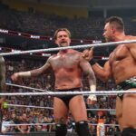 CM-Punk-con-Jey-Uso-y-LA-Knight-en-WWE-RAW-11-de-agosto-2025.jpg