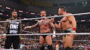 CM-Punk-con-Jey-Uso-y-LA-Knight-en-WWE-RAW-11-de-agosto-2025.jpg