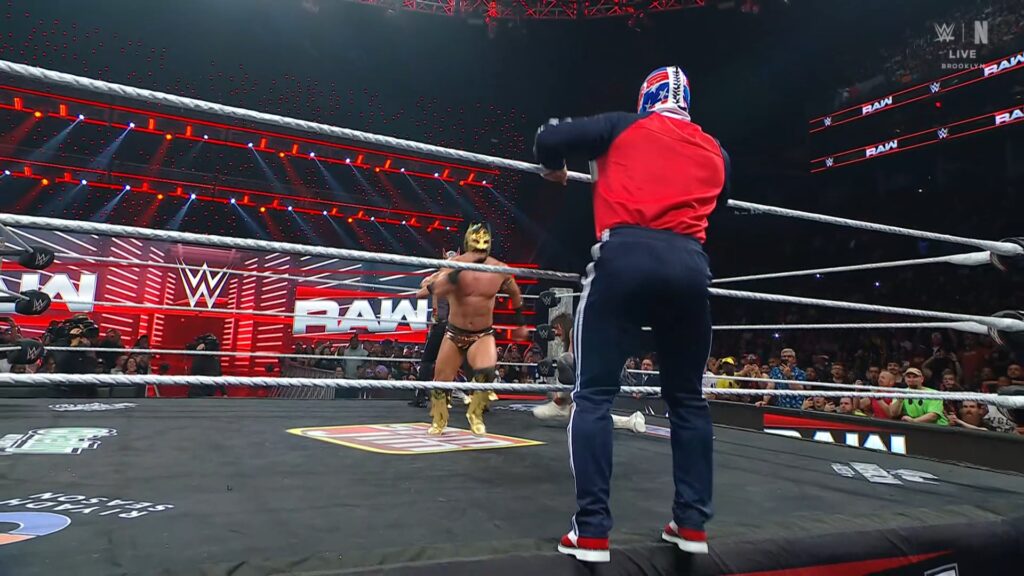 Dragon-Lee-y-El-Grande-Americano-en-WWE-RAW-4-de-agosto-2025.jpg