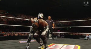 WWE-Raw-25-de-agosto-de-2025-012-Penta-el-Cero-Miedo-Kofi-Kingston.jpg