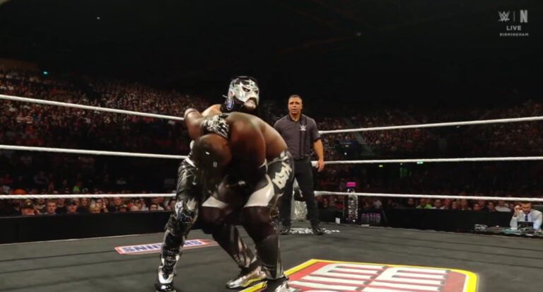 WWE-Raw-25-de-agosto-de-2025-012-Penta-el-Cero-Miedo-Kofi-Kingston.jpg