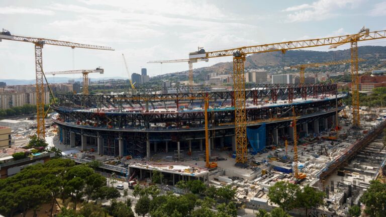 el-nuevo-camp-nou-en-obras.-efe.jpg