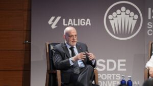 javier-tebas-en-un-evento-con-la-liga.-europa-league.jpg