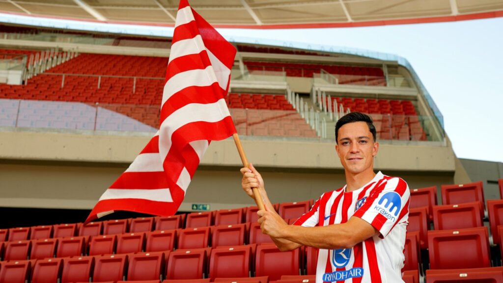 raspadori-ondeando-la-bandera-rojiblanca.jpg