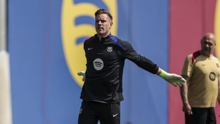 ter-stegen-en-un-entrenamiento-con-el-fc-barcelona.-europa-press.jpg