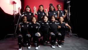 250422_LB_ARSENAL_FC_HOME_KIT_25_26_WOMENS_YOUNG_PLAYER_GROUP_054920Cropped_e523jisf.jpg