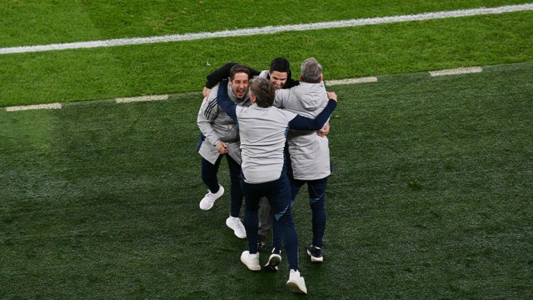 Mikel-with-coaching-staff_lqf2hz7i.jpg